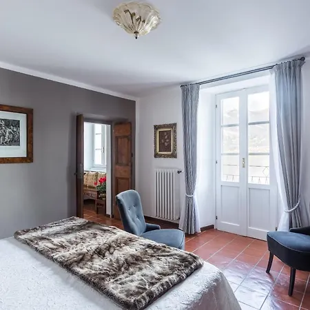 Italian Apartment *
